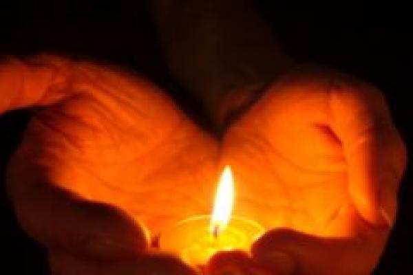 AMIKOR A GYERTYÁK FÉNYE KIALSZIK