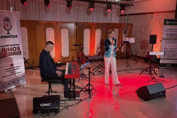 Jótékonysági zenés est Nádszegen Dóka Zsuzsával, Bősi Szabó Lászlóval, Illényi Katicával és Sárik Péterrel