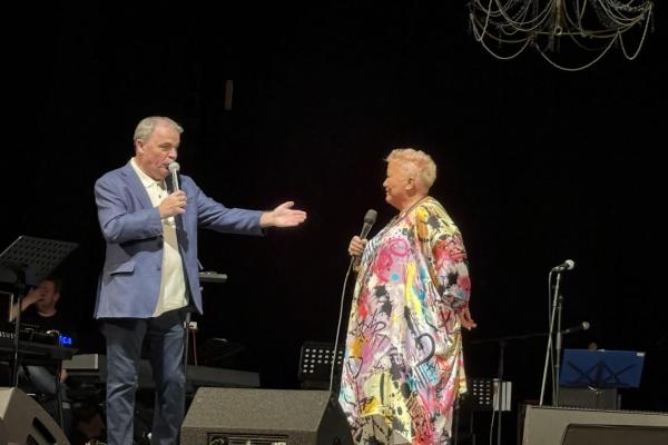 Tavaszköszöntő nőnapi jótékonysági koncert Komáromban