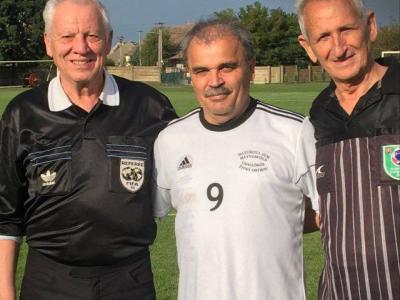 Rudolf Líška és Pogány Juraj játékvezetők társaságában.