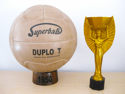 Az 1950-es világbajnokságra tűnt el a fűző, az áttörést a Super Duplo T hozta el