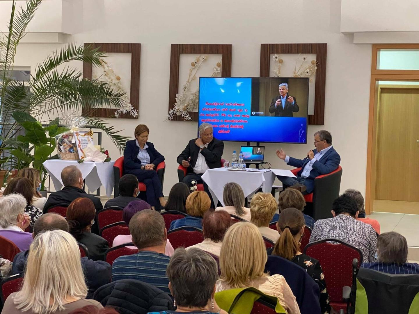 JUDr. Juhos Ferenc beszélgető estje- Csókay András és kedves felesége