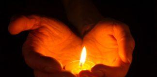 AMIKOR A GYERTYÁK FÉNYE KIALSZIK