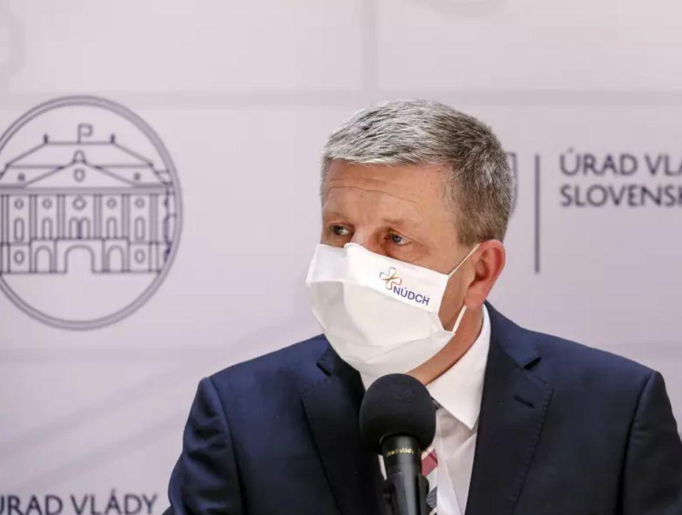 Lengvarský: Számolni kell az oltás harmadik dózisának beadásával